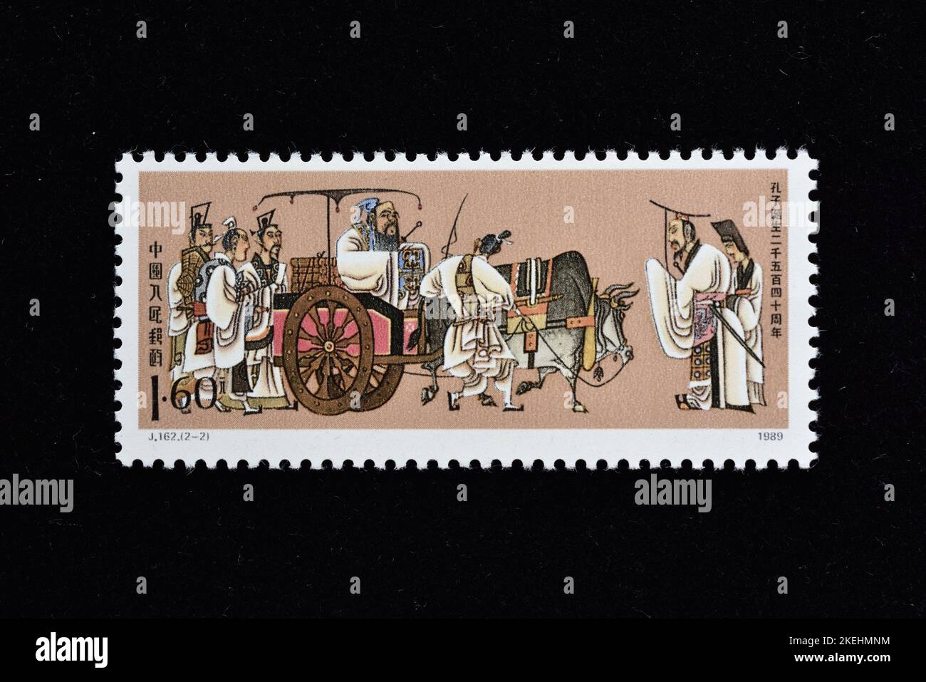 CHINA - CIRCA 1989: Un sello impreso en China muestra J162 2540th Anniv. De Nacimiento de Confucio Confucio viajando alrededor de todos los estados , circa 1989 Foto de stock