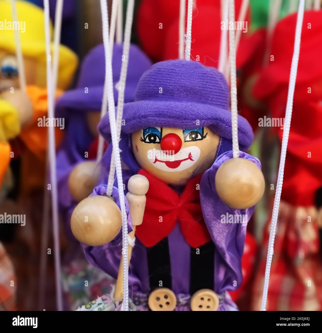 Marioneta de cuerda de payaso fotografías e imágenes de alta resolución -  Alamy