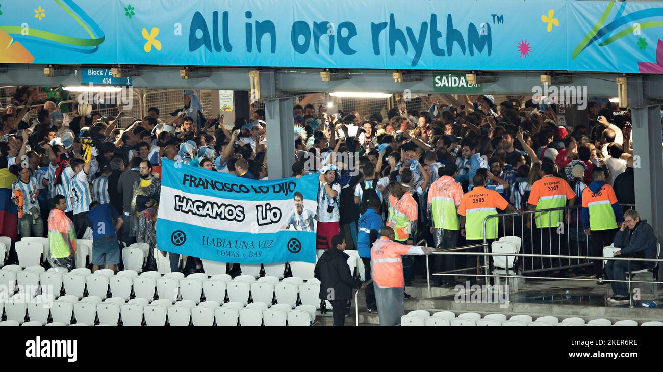 Sao Paolo, 09.07.2014, Arena de Sao Paulo Argentinische fans feiern weit nach Spielende Niederlande - Argentinien Copyright (nur fŸr journalistische Z Foto de stock