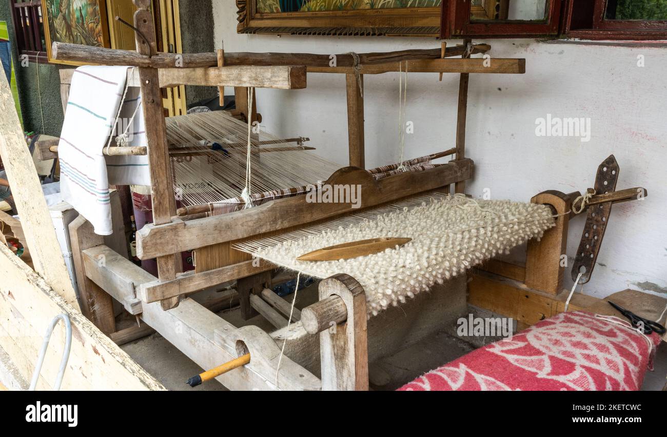 Máquina de tejer de madera antigua
