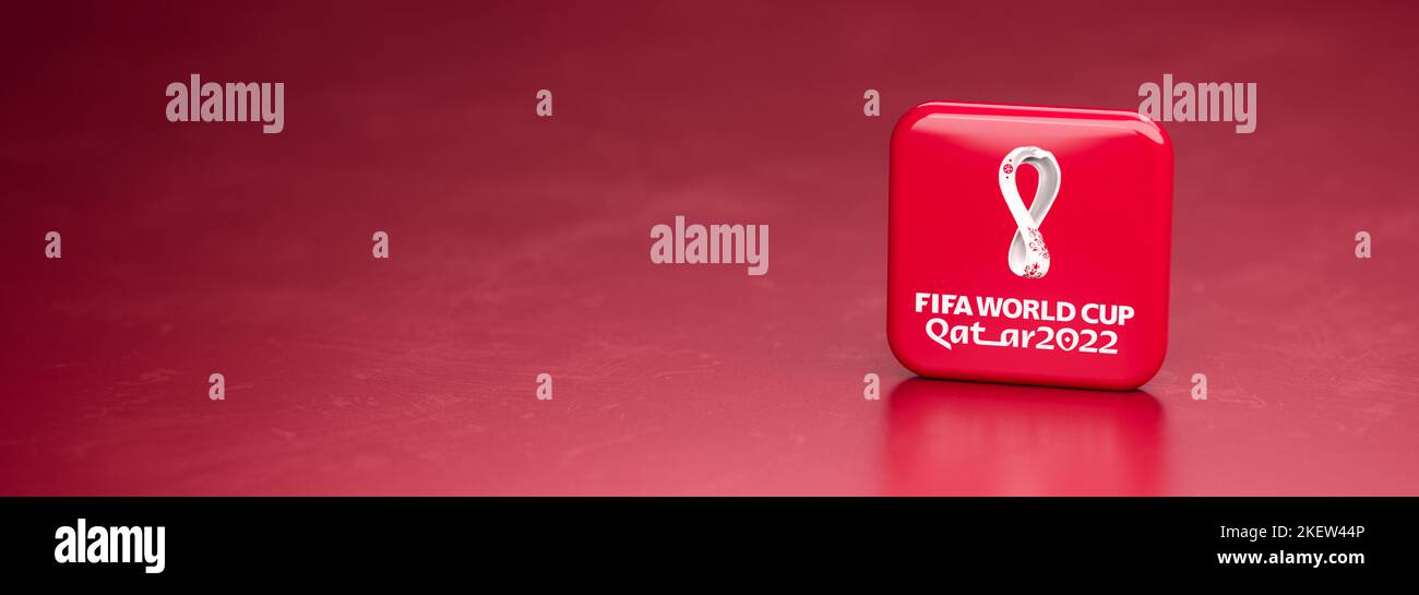 Logo de la Copa Mundial de Fútbol 2022 sobre una mesa. Espacio de copia. Formato de banner web Foto de stock