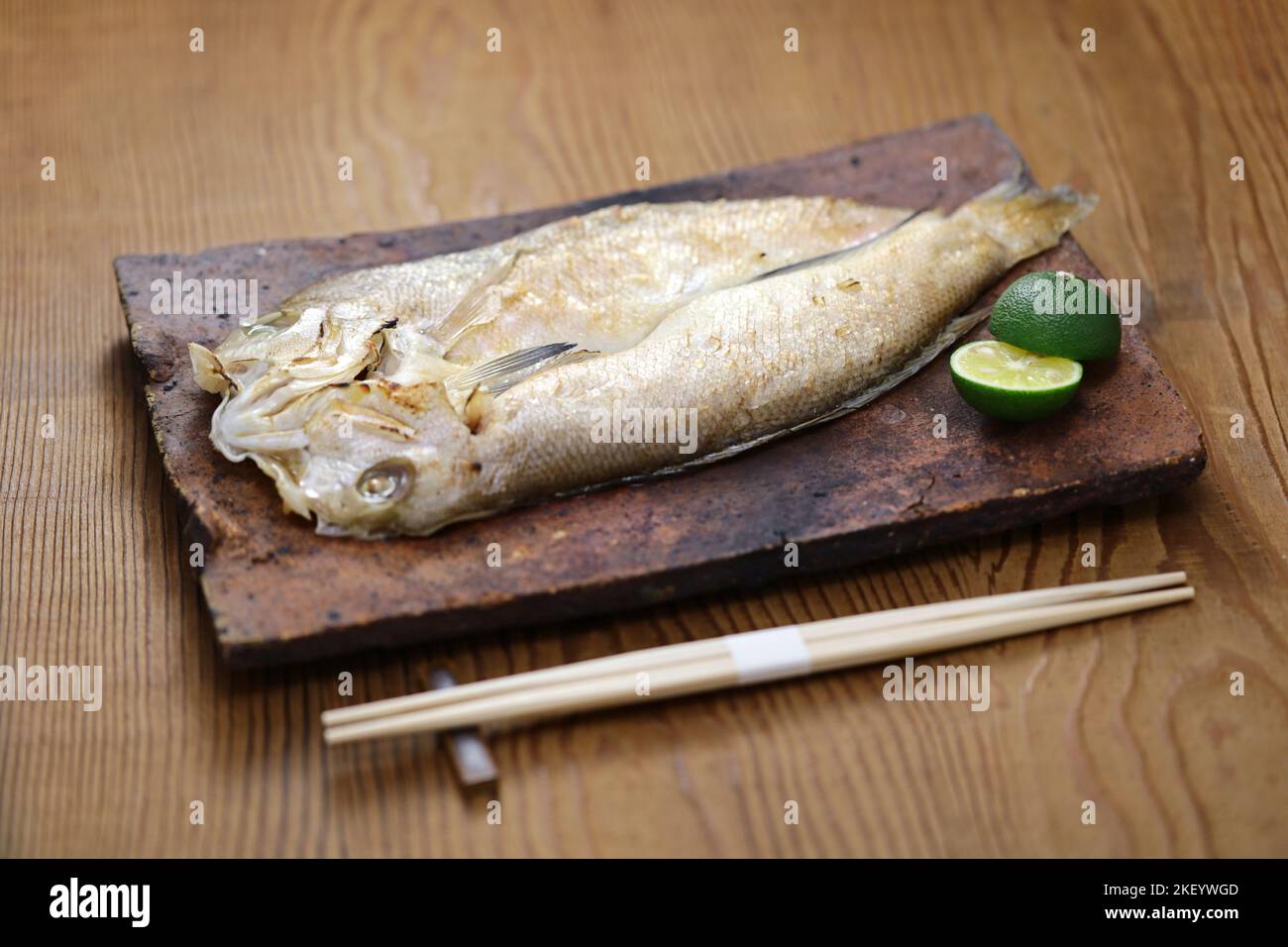 shiro amadai wakasayaki (pescado blanco a la parrilla), cocina japonesa Foto de stock