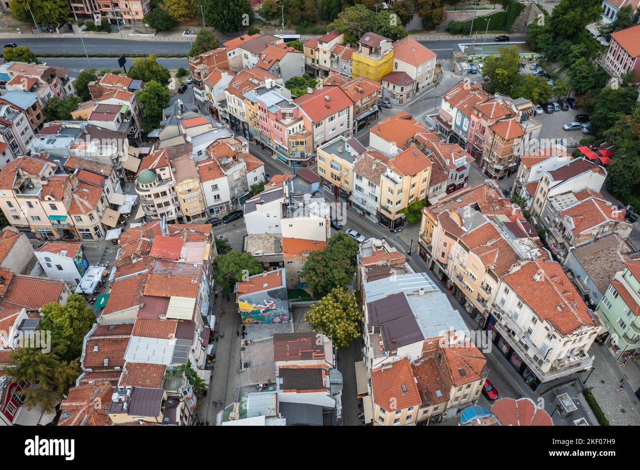 Vista aérea del barrio de Kapana, el casco antiguo de la ciudad de Plovdiv, capital de la provincia de Plovdiv en el centro-sur de Bulgaria Foto de stock