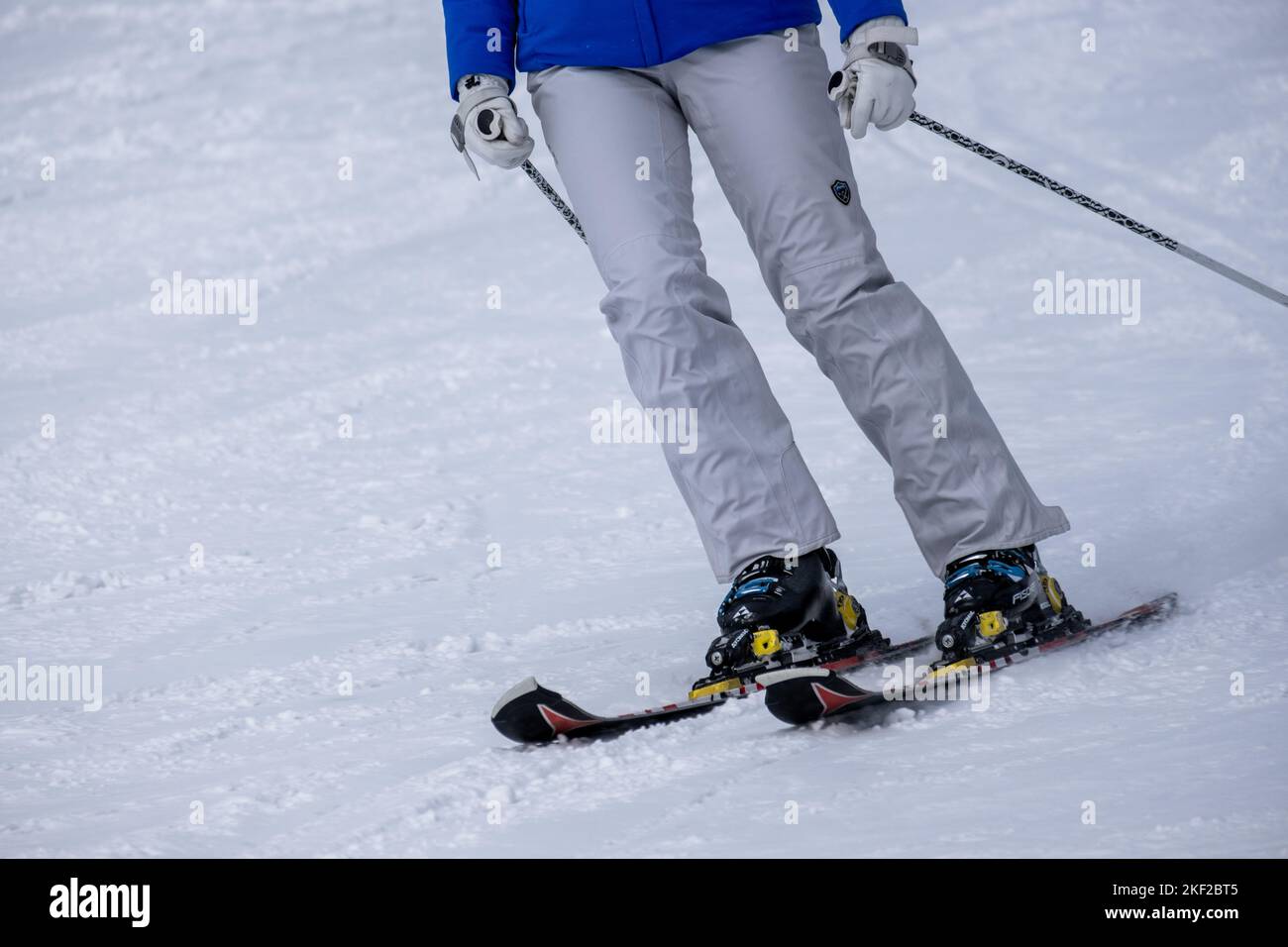 Sheregesh, Rusia. 24.02.2022. Apertura de la temporada de esquí en la estación de Sheregesh. Fotografía de alta calidad. Fotografía de alta calidad Foto de stock