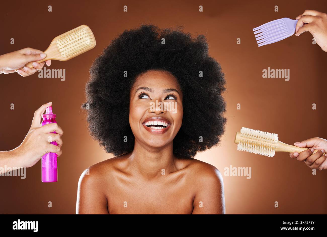 Mujer negra, afro y herramientas para el cuidado del cabello para el bienestar sano y natural bloqueos. Modelo africano de la muchacha, cuidado de la salud del peinado de lujo y champú de cosmtics Foto de stock