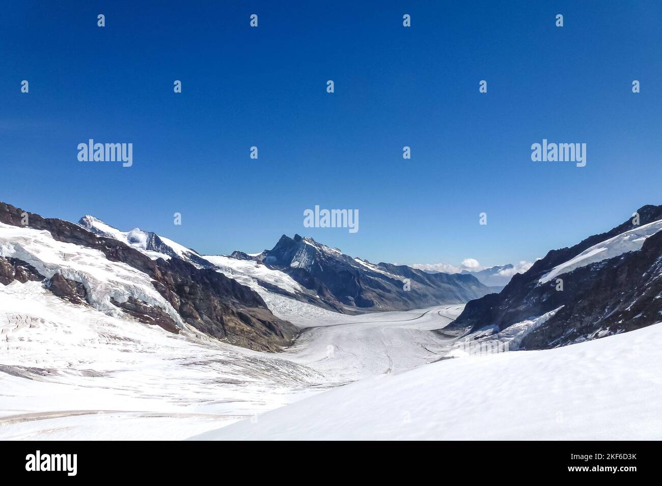 Descripción: Vista panorámica del glaciar Aletsch al mediodía. Gira Jungfrau Hight, Berner Alpen, Schweiz, Europa. Foto de stock