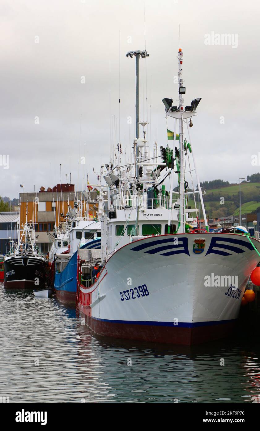 Nave SAN ROQUE DIVINO amarrada en el puerto de Colindres Cantabria España  Fotografía de stock - Alamy