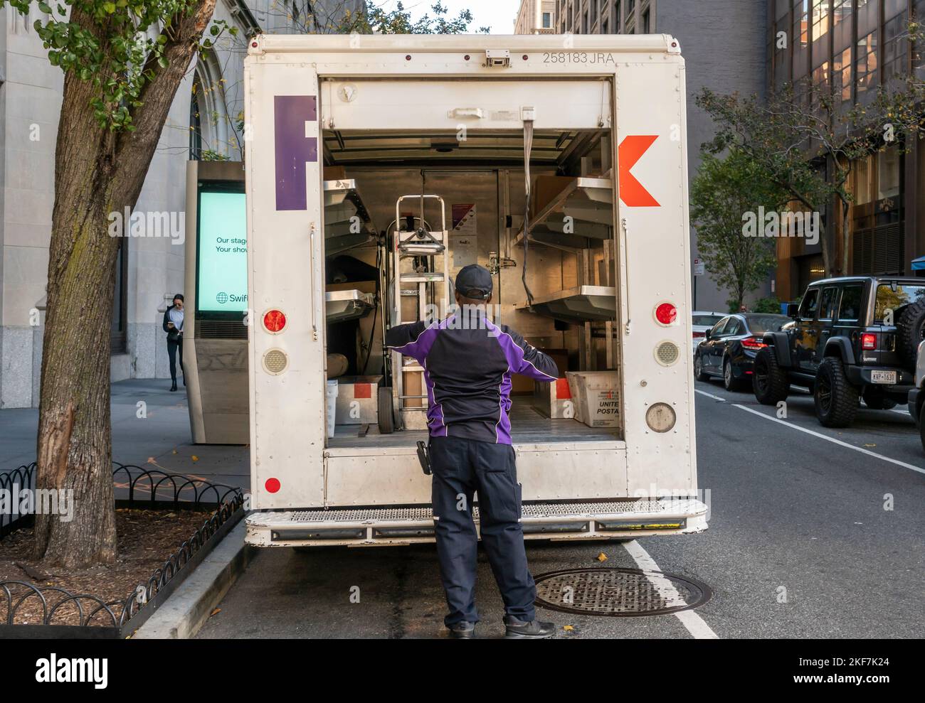 Fuerza laboral esencial fotografías e imágenes de alta resolución Alamy