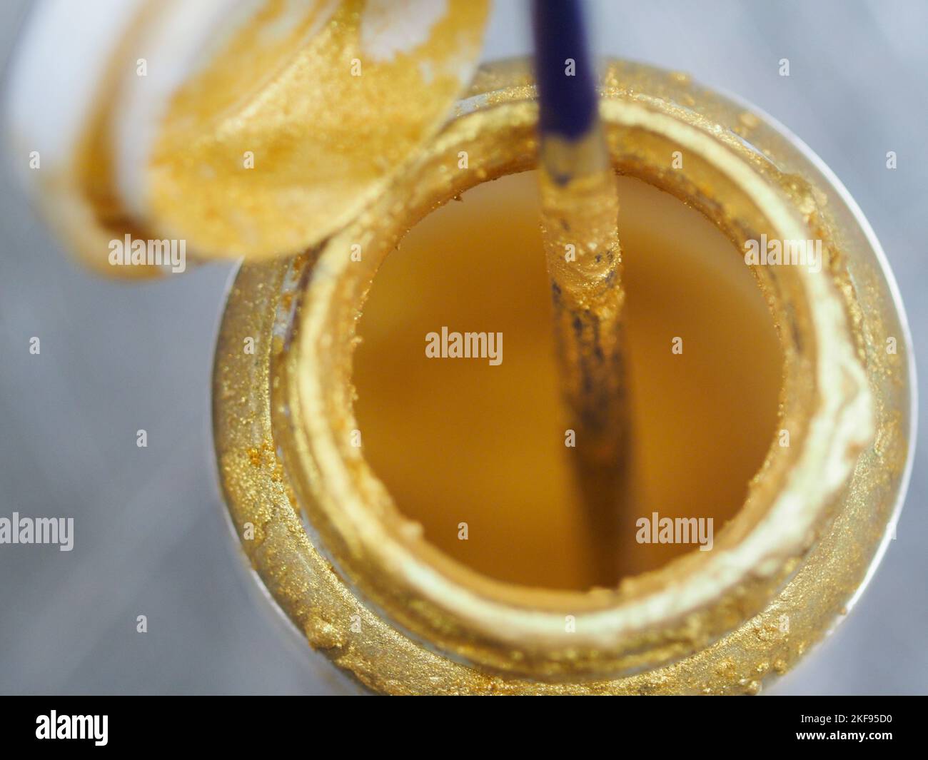 Brillo de oro comestible fotografías e imágenes de alta resolución - Alamy
