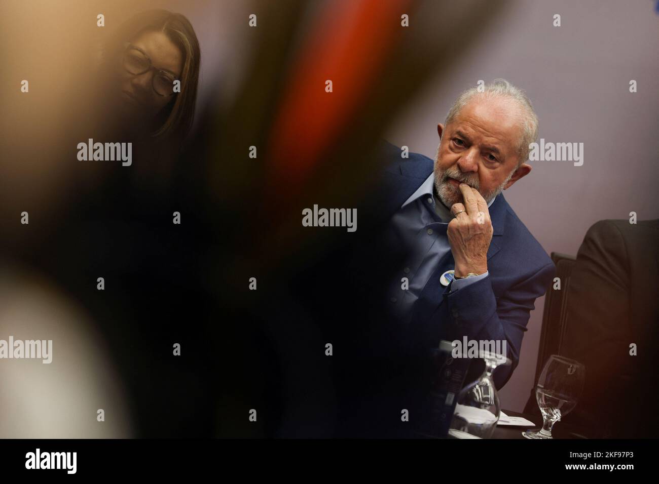El Presidente electo de Brasil, Luiz Inácio Lula da Silva, asiste a una reunión en la CdP 27 en Sharm el-Sheik, Egipto, el 17 de noviembre de 2022. REUTERS/Mohamed Abd El Ghany Foto de stock