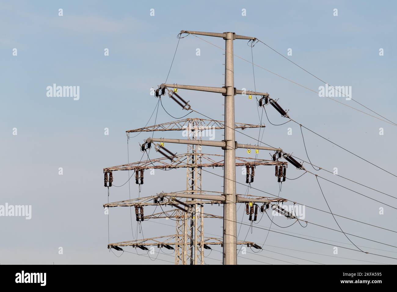 Líneas eléctricas de alta tensión en Gdansk, Polonia © Wojciech Strozyk / Alamy Stock Photo Foto de stock