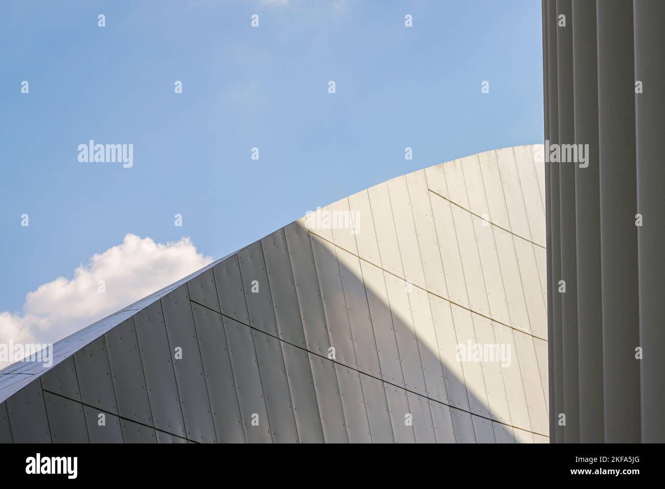 Philharmonie Luxembourg en la ciudad de Luxemburgo en el barrio de Kirchberg, oficialmente como la sala de conciertos Grande-Duchesse Joséphine-Charlotte. Foto de stock