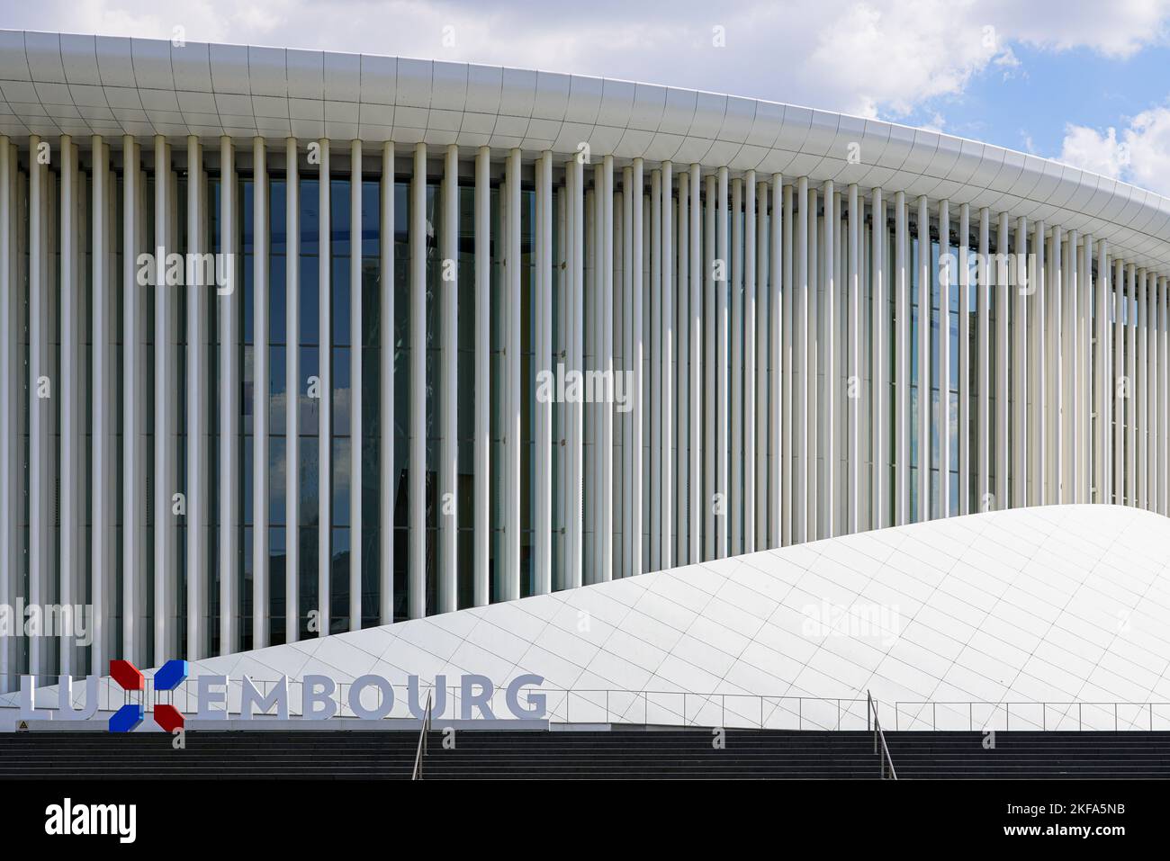 Philharmonie Luxembourg en la ciudad de Luxemburgo en el barrio de Kirchberg, oficialmente como la sala de conciertos Grande-Duchesse Joséphine-Charlotte. Foto de stock