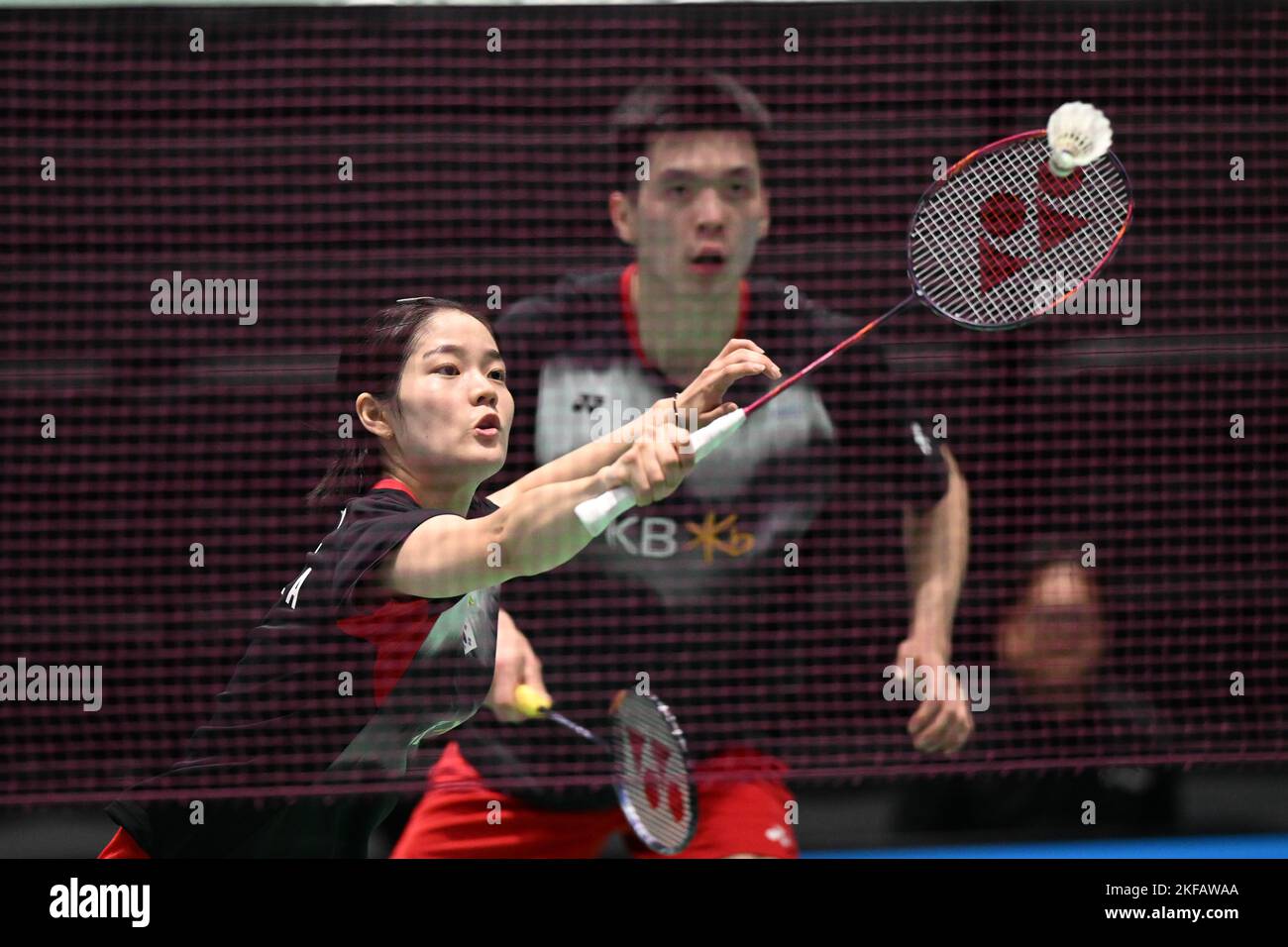 Lee Yu Lim (L) y Kim Young Hyuk (R) de Corea, vistos durante el partido  mixto del GRUPO SATHIO de 2022, el Badminton Open de Australia en la doble  ronda de 16