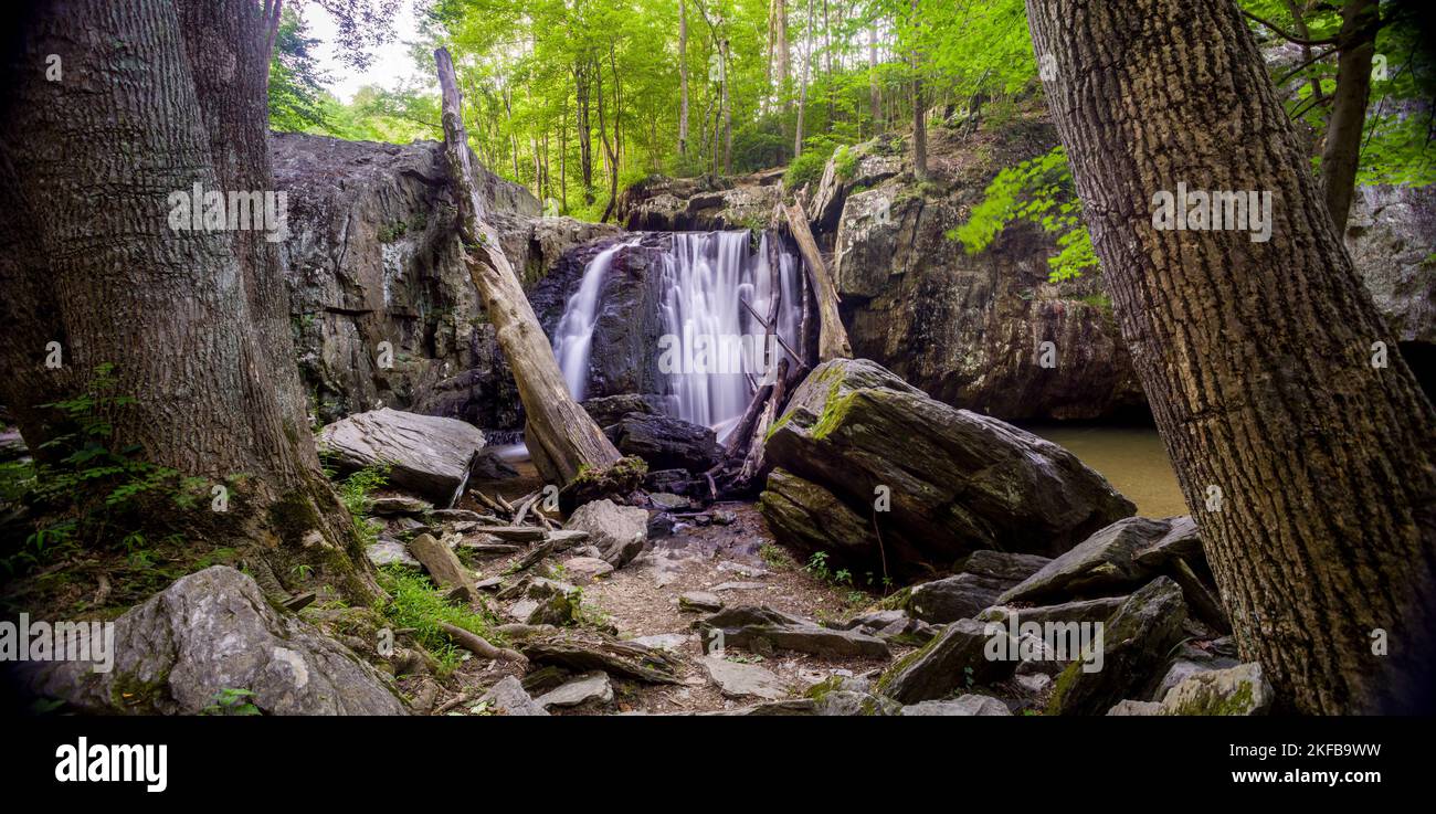 Kilgore Falls en el bosque del condado de Harford Foto de stock