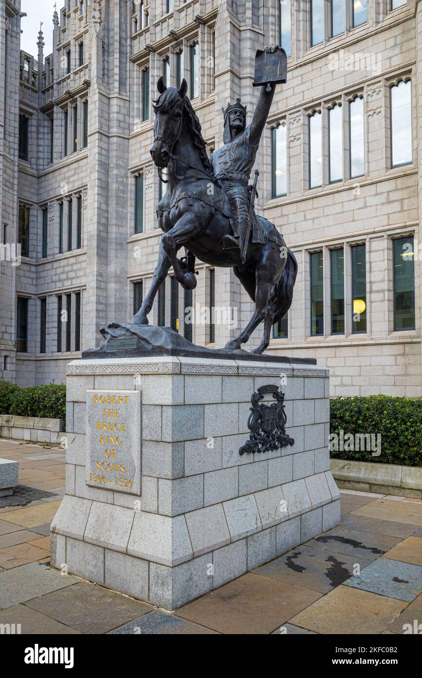 Robert el Bruce Rey de Escocia 1306 - 1329 - estatua conmemorativa a Robert el Bruce en Aberdeen. Erigido en 2011, el escultor Alan Beattie Herriot. Foto de stock