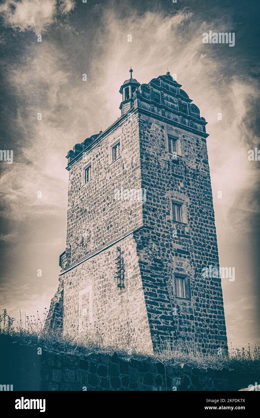 Castillo Stolpen en la Suiza sajona. Torre de la Condesa Cosel prisionera y sede de los obispos de Meissen. Antiguas murallas, ruinas y castillo. Foto de stock