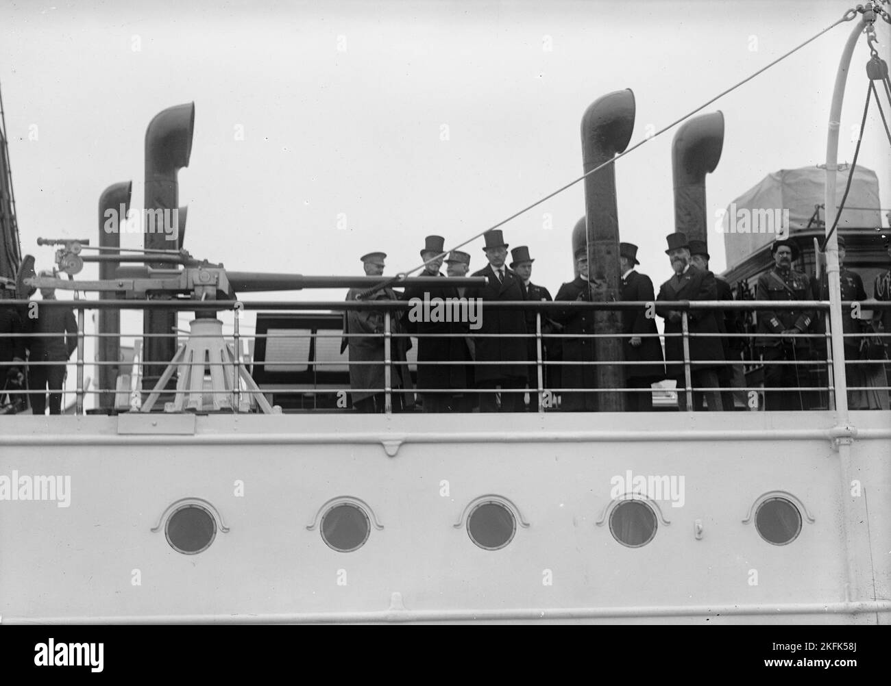 Comisión Francesa a los EE.UU. Llegando a la Marina Yard en 'Mayflower', 1917. Foto de stock