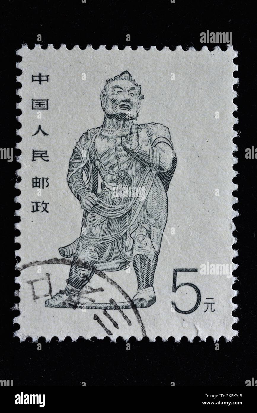 CHINA - CIRCA 1988: Un sello impreso en China muestra R24 Grotto Art in China - Longmen Grottoes, Hércules (Dinastía Tang) , circa 1988 Foto de stock