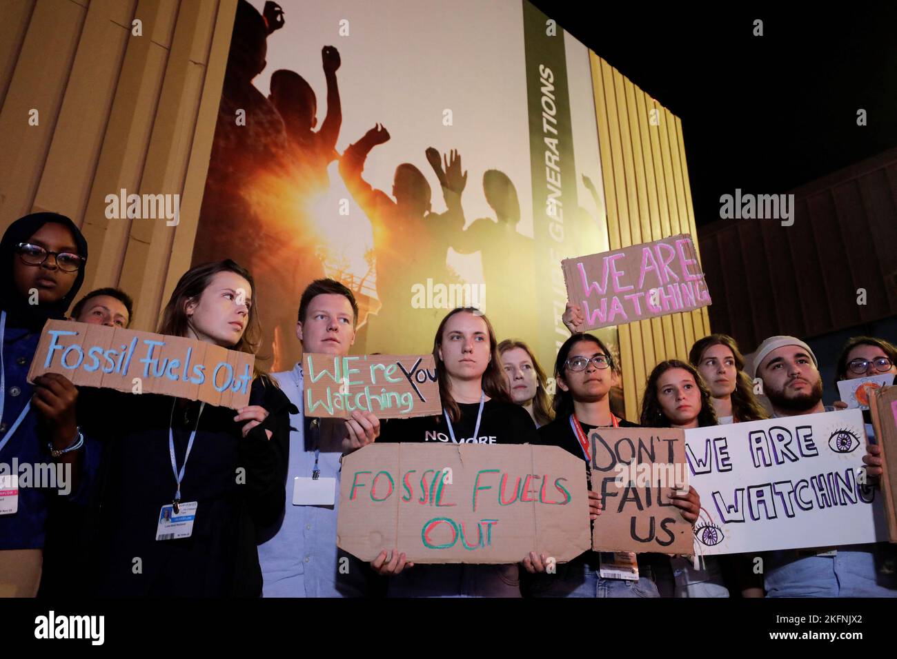 Activistas climáticos participan en una protesta durante la cumbre climática del COP27, en Sharm el-Sheikh, Egipto, el 19 de noviembre de 2022. REUTERS/Mohamed Abd El Ghany Foto de stock