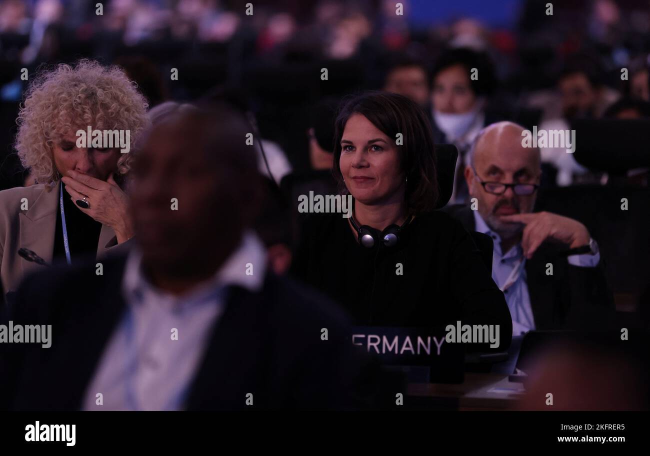 La Ministra de Asuntos Exteriores de Alemania, Annalena Baerbock, asiste a la sesión plenaria de clausura de la cumbre climática de COP27 en Sharm el-Sheikh, Egipto, el 20 de noviembre de 2022. REUTERS/Mohamed Abd El Ghany Foto de stock