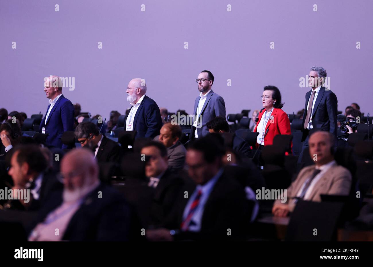 Los delegados asisten a la sesión plenaria de clausura de la cumbre climática COP27 en Sharm el-Sheikh, Egipto, el 20 de noviembre de 2022. REUTERS/Mohamed Abd El Ghany Foto de stock