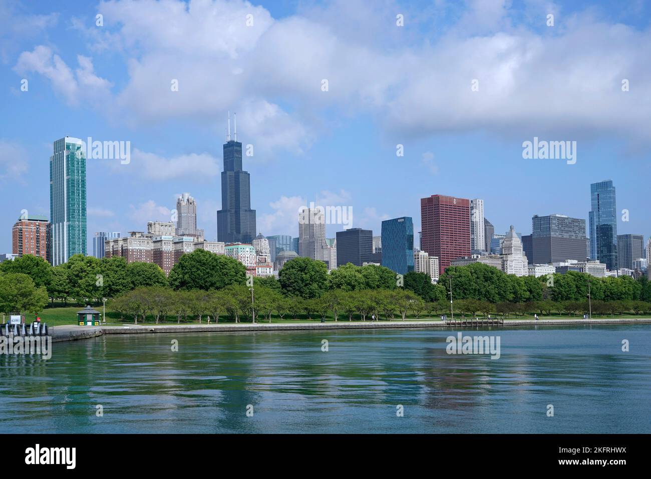 Vista del Grant Park y el horizonte de Chicago downton desde el Lago Michigan Foto de stock