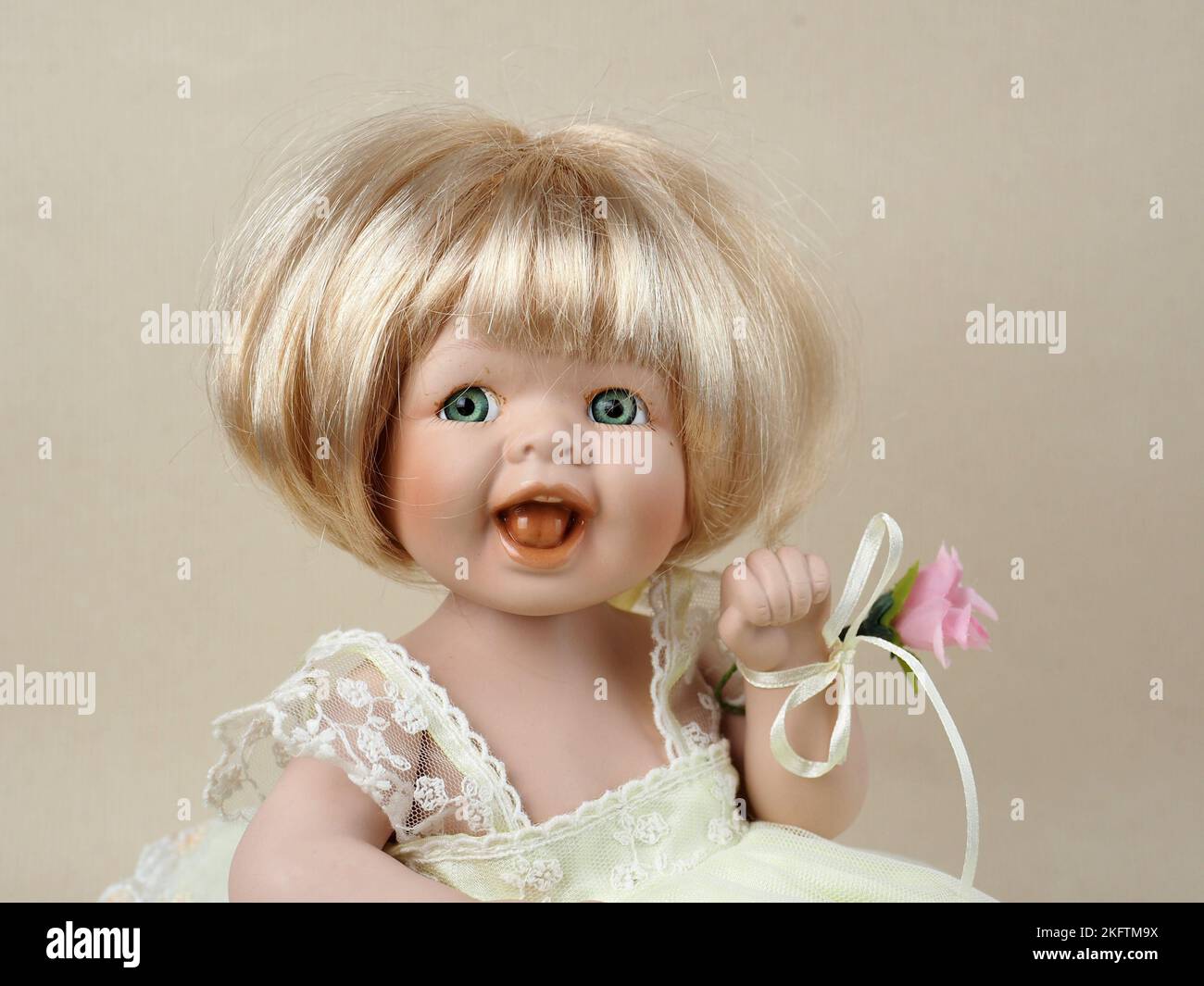 Muñeca abierta fotografías e imágenes de alta resolución - Alamy