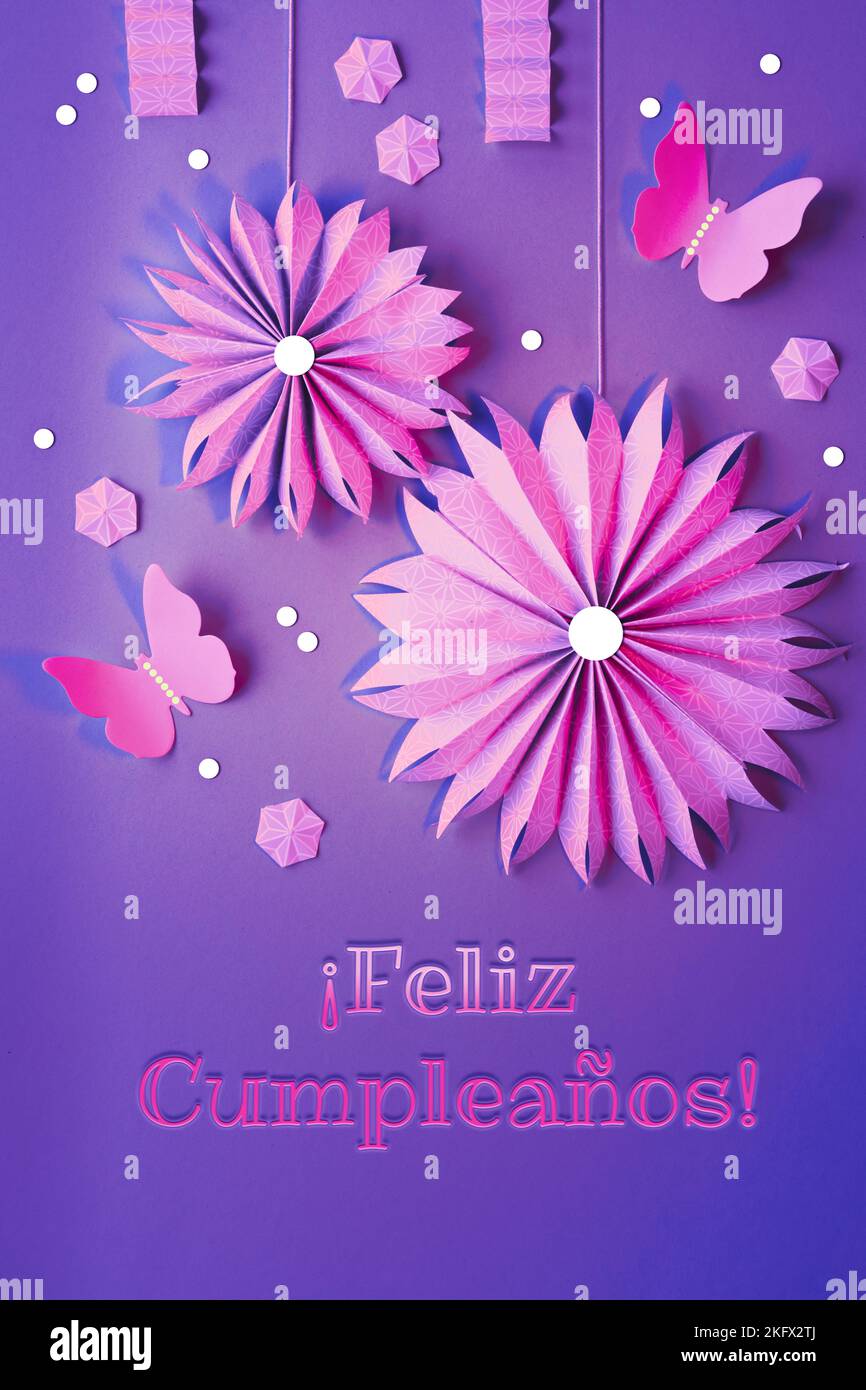 Tarjeta de cumpleaños española con flores fotografías e imágenes de alta  resolución - Alamy