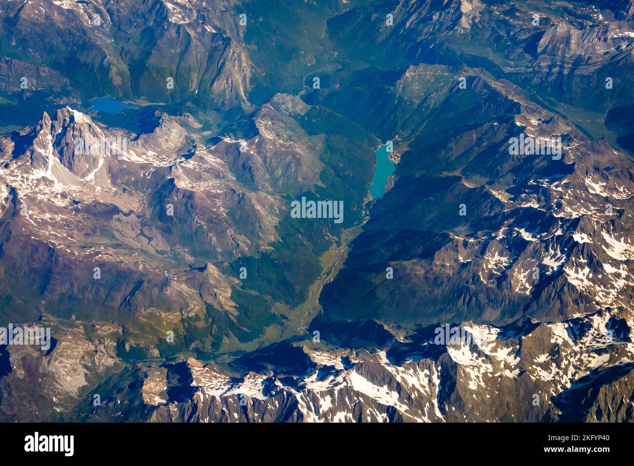 Paisaje alpino aéreo, majestuosos alpes italianos de Gran Paradiso y Vanoise, Francia Foto de stock