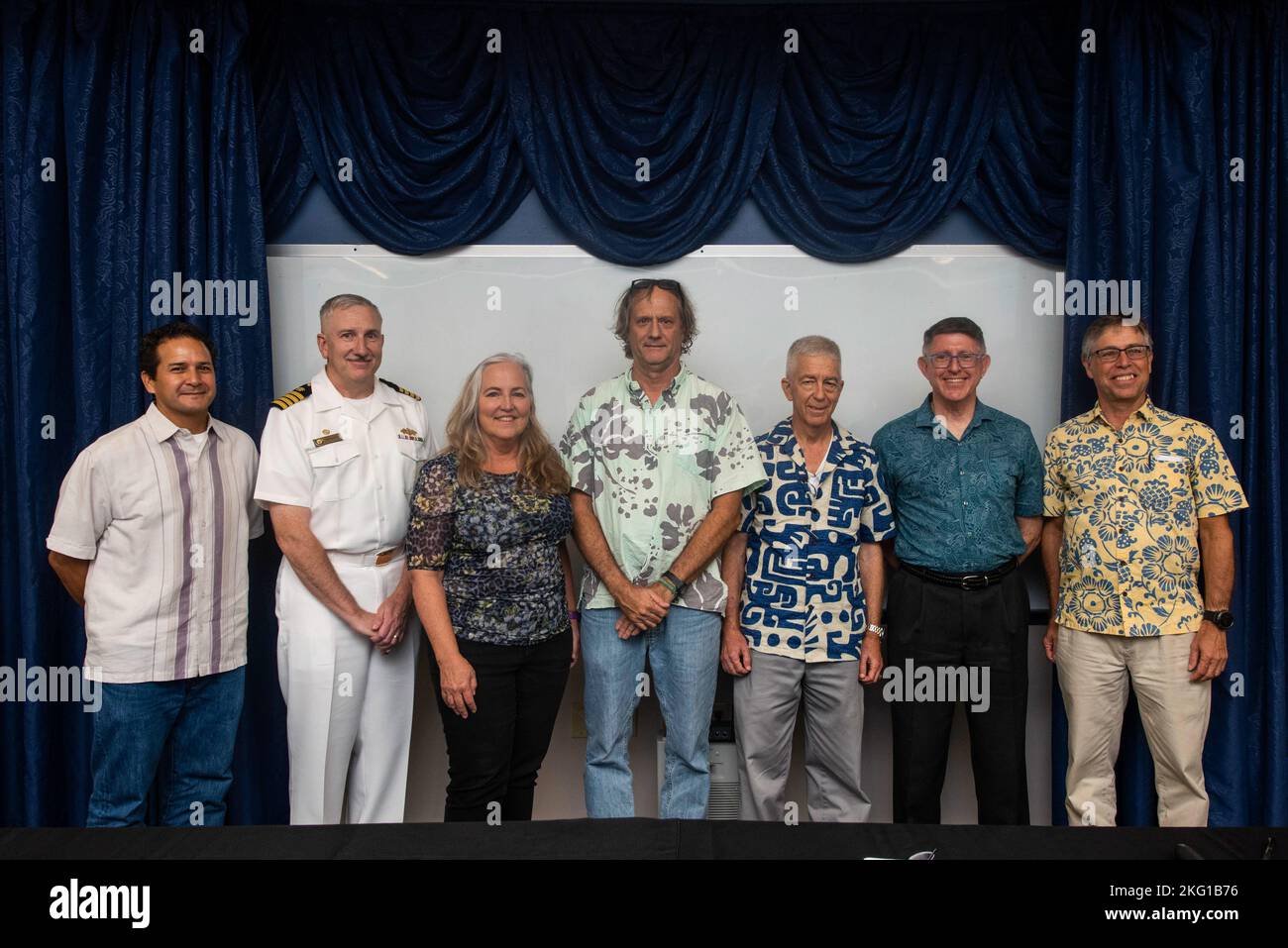 MANGILAO, Guam (octubre 21, 2022) – El Comando de Sistemas de Ingeniería de Instalaciones Navales (NAVFAC) Marianas junto con la Universidad de Guam (UOG), la Autoridad de Obras Acuáticas de Guam (GWA), y el Servicio Geológico de los Estados Unidos (USGS) Centro de Ciencias Acuáticas de las Islas del Pacífico firmaron un Memorando de Acuerdo (MOA), octubre de 21, que implementa el Programa de Información de Recursos Hídricos ONE Guam. El Instituto de Investigación del Agua y el Medio Ambiente del Pacífico Occidental (WERI) de la UOG facilitó la firma. Este MOA establece un marco, e identifica los roles y responsabilidades de todas las partes en el acuerdo para trabajar hacia un número Foto de stock