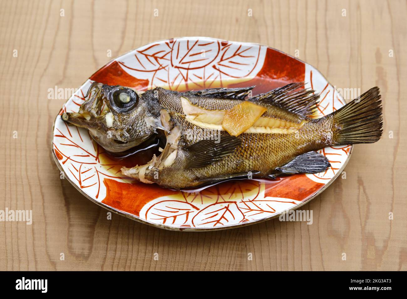 kuro mebaru no nitsuke (pez espada marrón a fuego lento), cocina japonesa Foto de stock