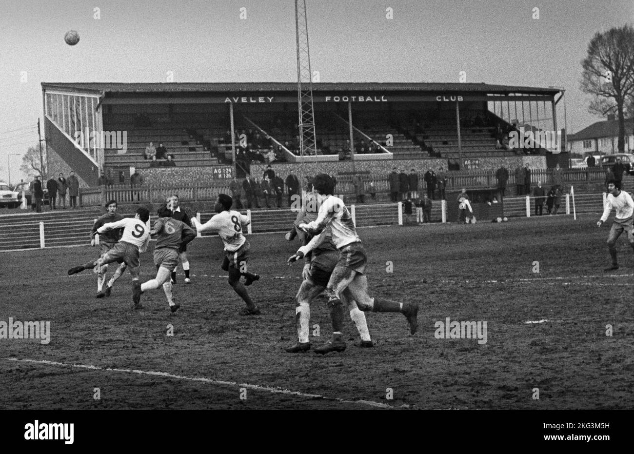 Aveley FC contra Hertford Town FC 14 de marzo de 1970 Jugó en el terreno de Mill Road Aveley Essex. Escaneado realizado en 2022 Foto de stock