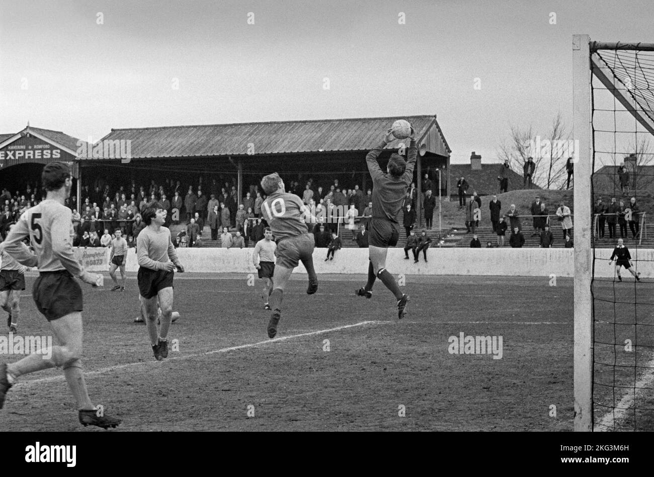 Romford FC contra Barnet FC 21 marzo 1970 AT Brooklands Sports Ground Romford Essex UK Southern League Prtemier Division Escaneos realizados en 2022 Foto de stock