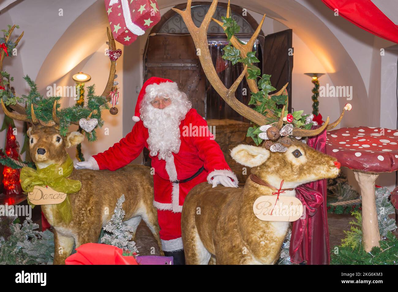 Ambiente mágico en la Navidad con Santa Claus Foto de stock