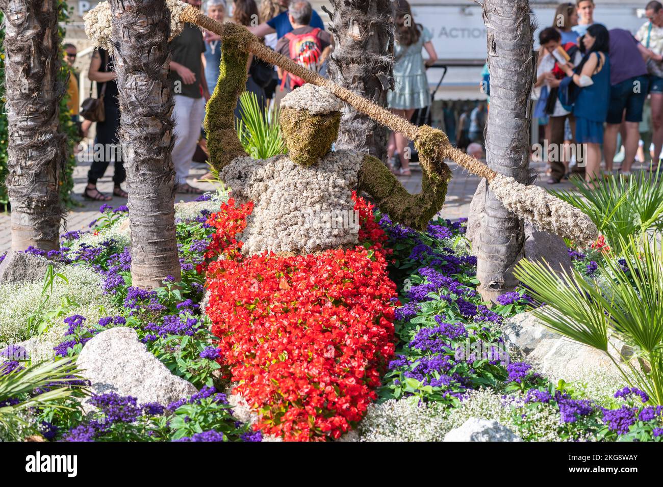 Merano (Meran) ciudad: En los jardines públicos del centro, un arreglo floral con flores de colores brillantes - Tirol del Sur - Trentino Alto Adige, no Foto de stock