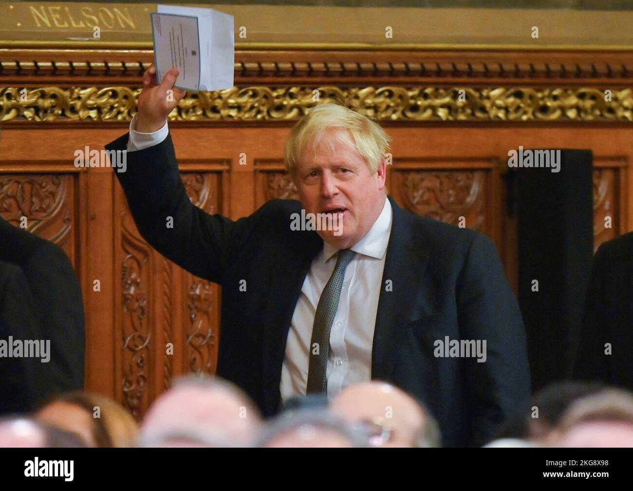 El ex primer ministro Boris Johnson Gestures, delante del presidente Cyril Ramaphosa de Sudáfrica, se dirigió a parlamentarios y compañeros en la Royal Gallery del Palacio de Westminster en Londres, como parte de su visita de Estado al Reino Unido. Fecha de la foto: Martes 22 de noviembre de 2022. Foto de stock