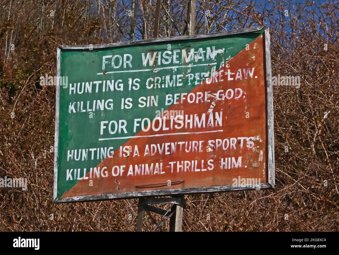Firme puesto para arriba para desalentar la caza de Arunachal Pradesh, India Enero Foto de stock