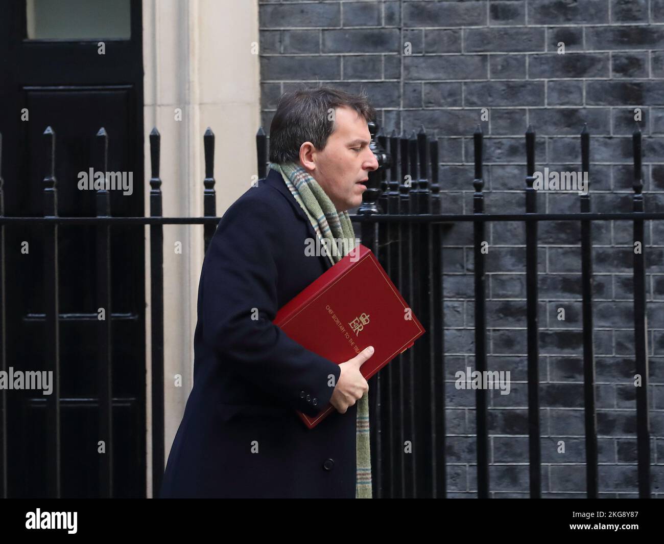 Downing Street, Londres, Reino Unido. 22nd de Nov de 2022. El Secretario Principal del Tesoro John Glen llega a la reunión del Gabinete en el nº 10 de Downing Street. Crédito: Uwe Deffner/Alamy Live News Foto de stock