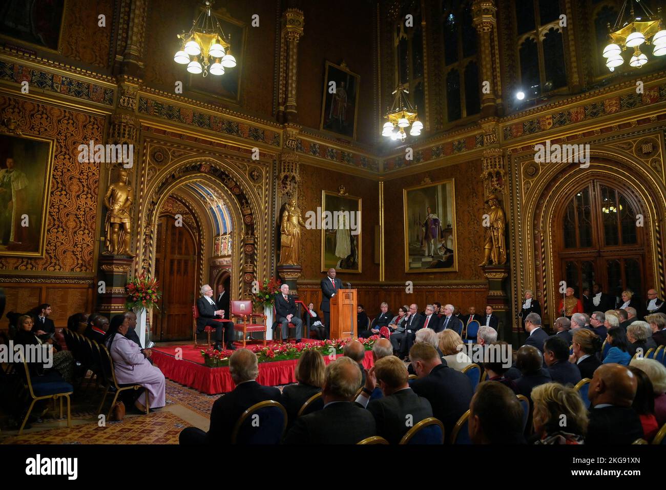 El Presidente Cyril Ramaphosa de Sudáfrica se dirige a diputados y colegas de la Royal Gallery del Palacio de Westminster en Londres, como parte de su visita de Estado al Reino Unido. Fecha de la foto: Martes 22 de noviembre de 2022. Foto de stock