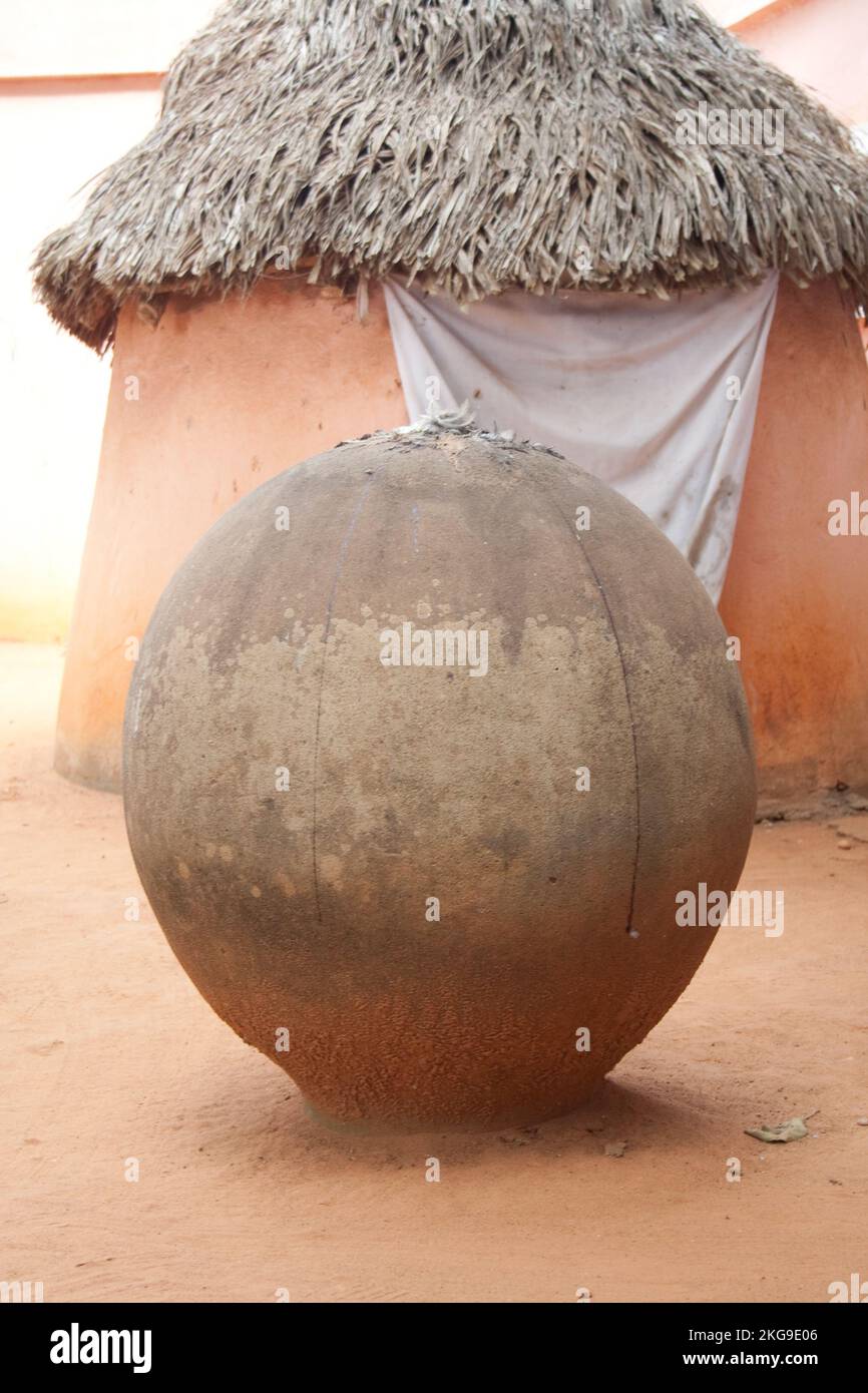 Gran calabasa utilizada para el agua para la purificación y la cabaña