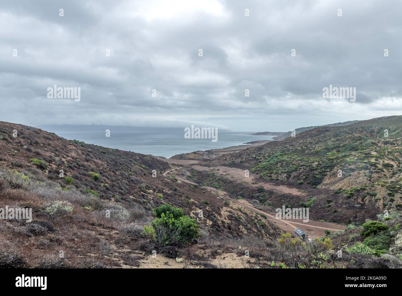 Vista del océano desde uno de los puntos más altos de la Isla Santa Rosa, una ruta de senderismo que está a dos millas de caminata. Foto de stock
