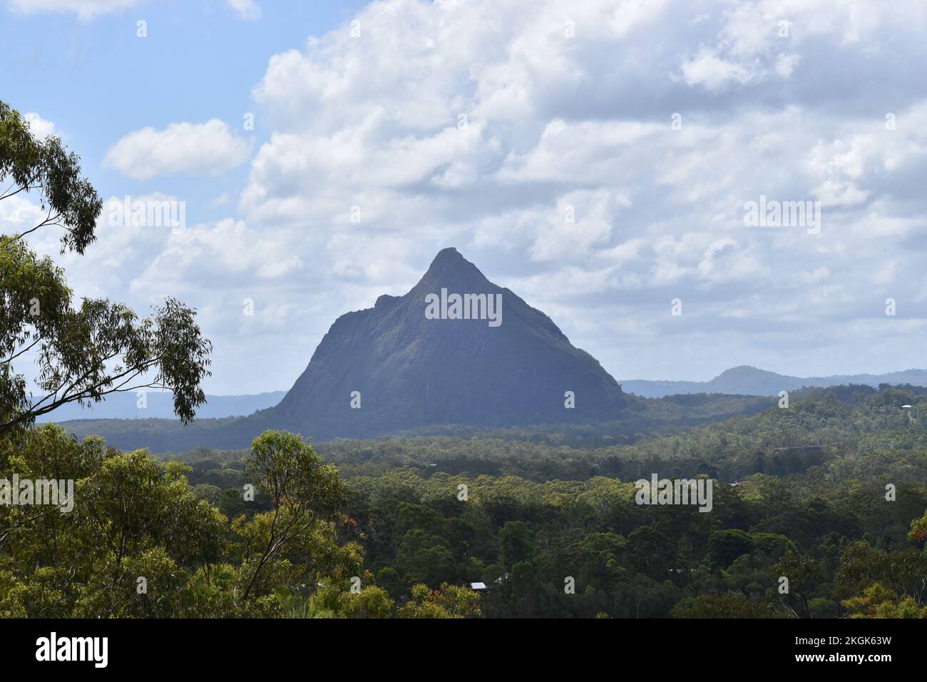Glass house mountain fotografías e imágenes de alta resolución Alamy