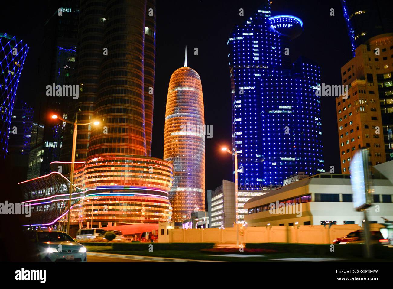 QATAR, DOHA, rascacielos de la bahía oriental, borrosa / KATAR, DOHA, Wolkenkratzer der Eastbay, verwischt Foto de stock