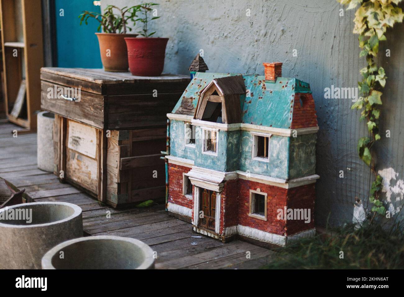 Antigua casa de muñecas fotografías e imágenes de alta resolución - Alamy