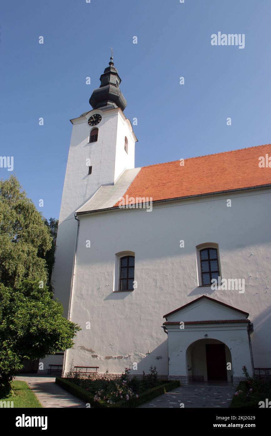 Iglesia Parroquial de Nuestra Señora de las Nieves en Kutina, Croacia Foto de stock