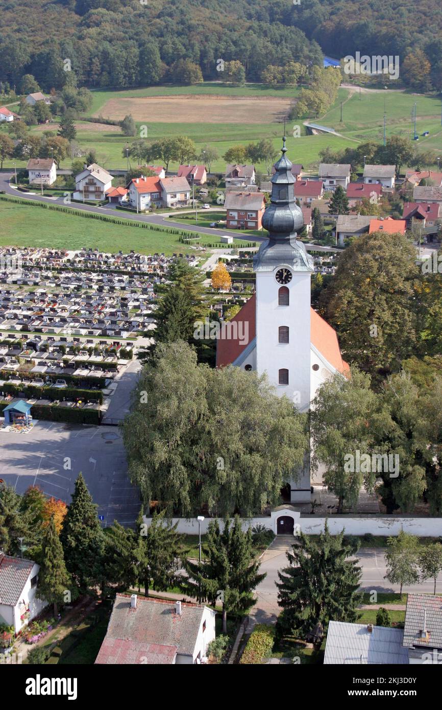 Iglesia Parroquial de Nuestra Señora de las Nieves en Kutina, Croacia Foto de stock