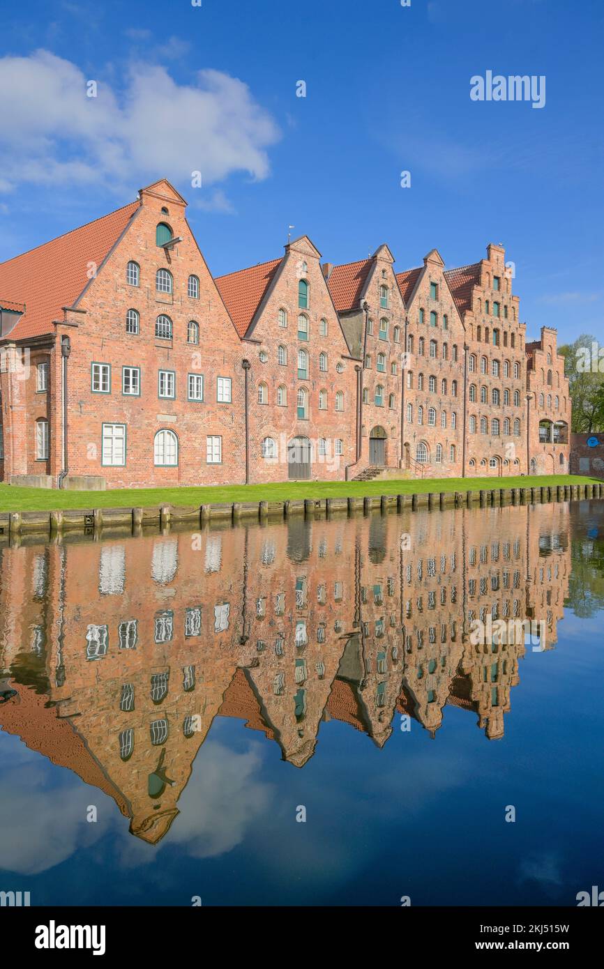 Salzspeicherhäuser, Trave, Lübeck, Schleswig-Holstein, Alemania Foto de stock