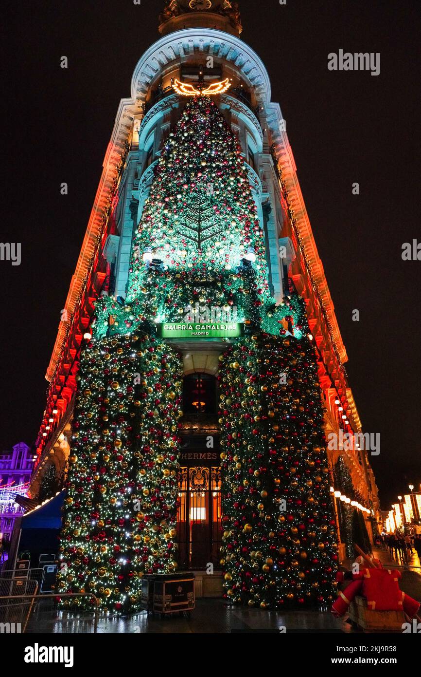 Madrid, España. Jueves, 24 de Noviembre, 2022. Las luces navideñas se encienden en Madrid, España. Foto: Richard Gray/Alamy Live News Foto de stock