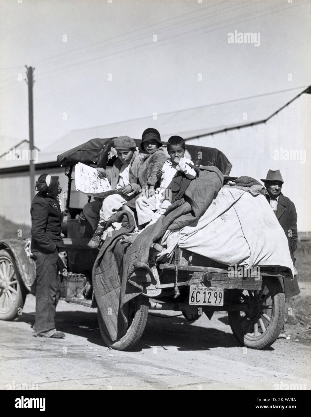 Una familia agrícola migrante en California, marzo de 1935. Foto de Dorothea Lange. Foto de stock